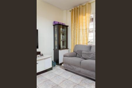 Casa à venda com 120m², 2 quartos e 2 vagasSala