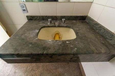 Apartamento à venda com 373m², 3 quartos e 4 vagas Apartamento à venda com 373m², 3 quartos e 4 vagasBanheiro da Suíte 1