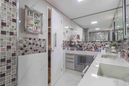 Apartamento à venda com 142m², 3 quartos e 3 vagasBanheiro - Suíte