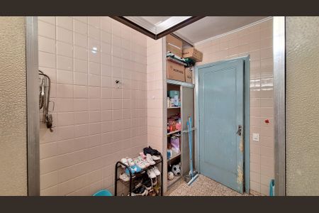 Casa à venda com 512m², 3 quartos e 8 vagas Casa à venda com 512m², 3 quartos e 8 vagasBanheiro