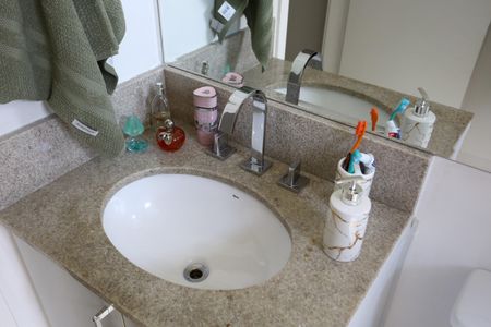 Apartamento à venda com 69m², 2 quartos e 2 vagasBanheiro da Suíte