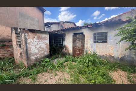 Casa à venda com 270m², 5 quartos e 12 vagasQuintal Fundos Casa 1