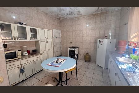 Casa à venda com 270m², 5 quartos e 12 vagasCozinha Casa 1