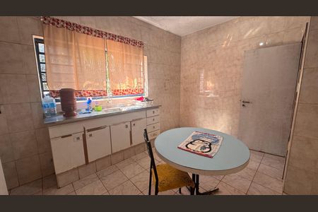 Casa à venda com 270m², 5 quartos e 12 vagasCozinha Casa 1