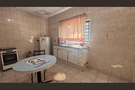 Casa à venda com 270m², 5 quartos e 12 vagasCozinha Casa 1