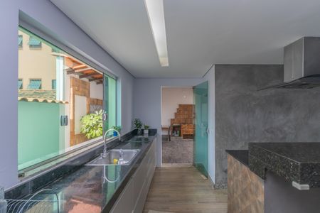 Casa à venda com 360m², 4 quartos e 4 vagas Casa à venda com 360m², 4 quartos e 4 vagasCozinha