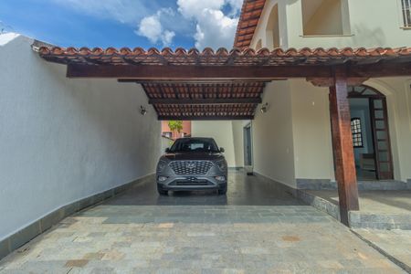 Casa à venda com 360m², 4 quartos e 4 vagas Casa à venda com 360m², 4 quartos e 4 vagasÁrea comum