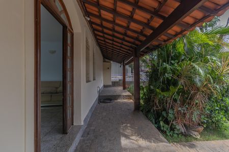 Casa à venda com 360m², 4 quartos e 4 vagas Casa à venda com 360m², 4 quartos e 4 vagasÁrea comum