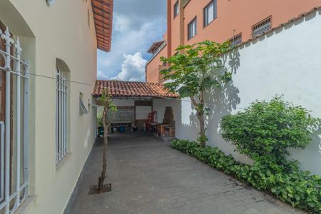 Casa à venda com 360m², 4 quartos e 4 vagas Casa à venda com 360m², 4 quartos e 4 vagasÁrea comum