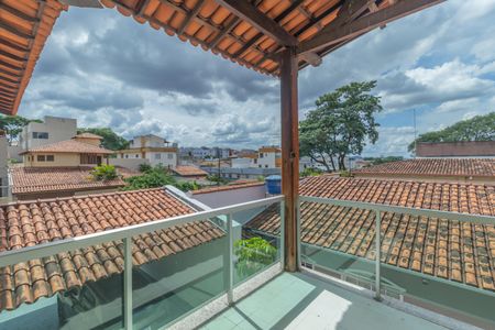 Casa à venda com 360m², 4 quartos e 4 vagas Casa à venda com 360m², 4 quartos e 4 vagasVaranda Sala