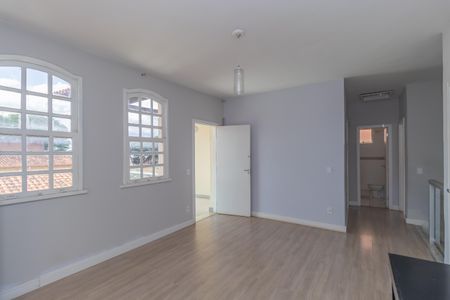 Casa à venda com 360m², 4 quartos e 4 vagas Casa à venda com 360m², 4 quartos e 4 vagasSala