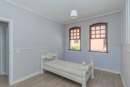 Casa à venda com 360m², 4 quartos e 4 vagas Casa à venda com 360m², 4 quartos e 4 vagasQuarto 1