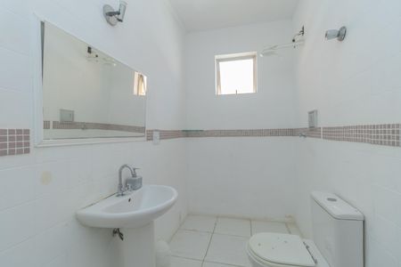 Casa à venda com 360m², 4 quartos e 4 vagas Casa à venda com 360m², 4 quartos e 4 vagasBanheiro Social 1