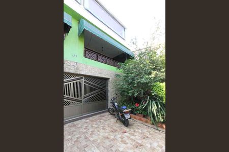 Casa à venda com 171m², 3 quartos e 4 vagasFachada