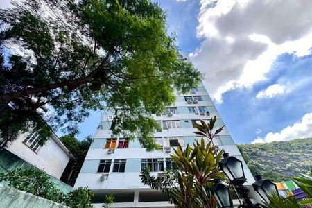 Apartamento à venda com 65m², 2 quartos e 1 vaga Apartamento à venda com 65m², 2 quartos e 1 vagaFachada