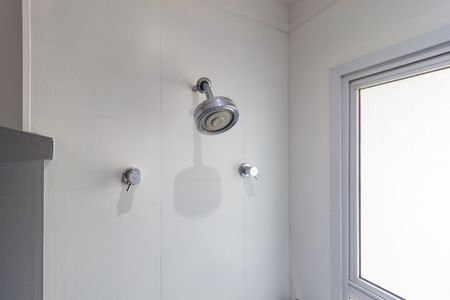 Apartamento à venda com 55m², 1 quarto e 2 vagasDetalhe - Banheiro