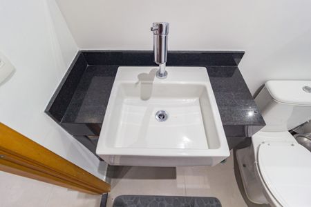 Apartamento à venda com 55m², 1 quarto e 2 vagasDetalhe - Banheiro