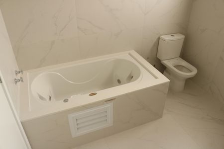 Apartamento à venda com 222m², 3 quartos e 5 vagasBanheiro da Suíte 3