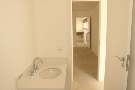 Apartamento à venda com 222m², 3 quartos e 5 vagasBanheiro da Suíte 2