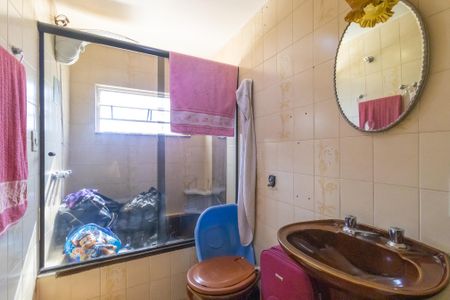 Casa à venda com 250m², 4 quartos e 2 vagasBanheiro da suíte