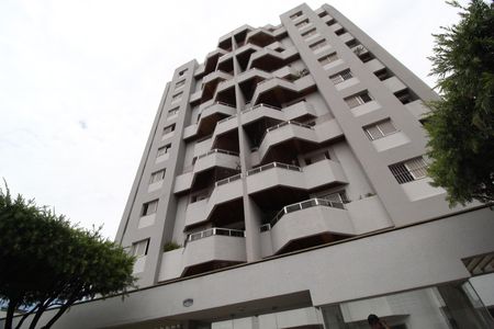 Apartamento para alugar com 210m², 3 quartos e 2 vagasFachada