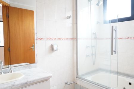 Apartamento à venda com 83m², 3 quartos e 2 vagasBanheiro da Suíte