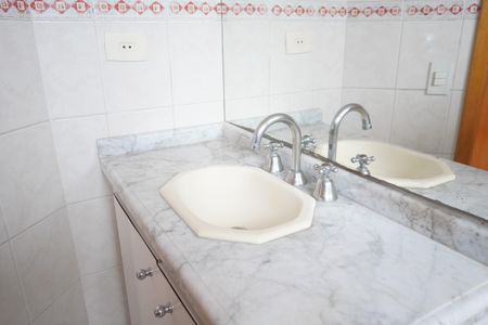 Apartamento à venda com 83m², 3 quartos e 2 vagasBanheiro da Suíte