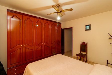 Casa à venda com 140m², 3 quartos e 2 vagas Casa à venda com 140m², 3 quartos e 2 vagasQuarto