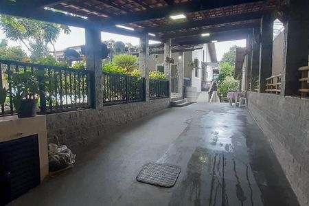 Casa de condomínio à venda com 300m², 3 quartos e 3 vagasGaragem
