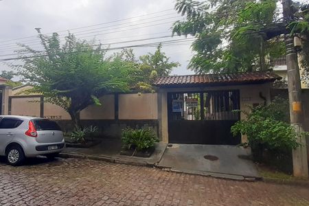 Casa de condomínio à venda com 300m², 3 quartos e 3 vagasFachada da casa 