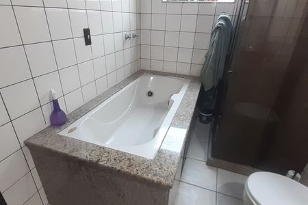 Casa de condomínio à venda com 300m², 3 quartos e 3 vagasBanheiro da Suíte