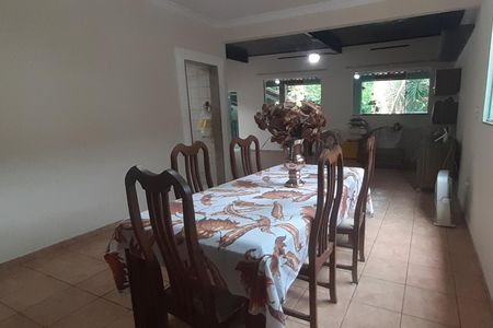 Casa de condomínio à venda com 300m², 3 quartos e 3 vagasSala