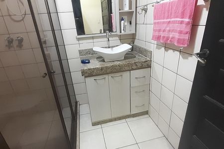 Casa de condomínio à venda com 300m², 3 quartos e 3 vagasBanheiro