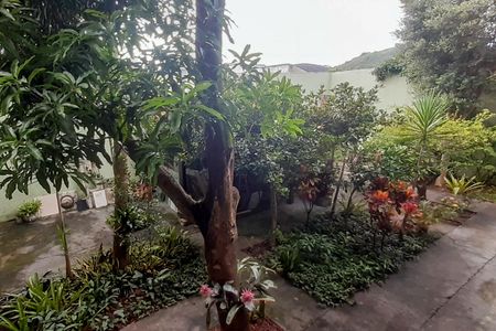 Casa de condomínio à venda com 300m², 3 quartos e 3 vagasPomar e Jardim