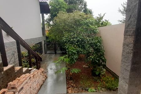 Casa de condomínio à venda com 300m², 3 quartos e 3 vagasPomar e Jardim