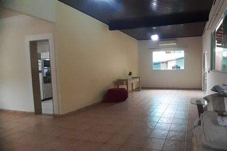 Casa de condomínio à venda com 300m², 3 quartos e 3 vagasSala