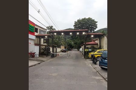 Casa de condomínio à venda com 300m², 3 quartos e 3 vagasFachada