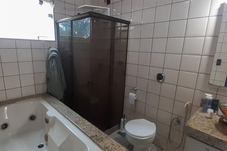 Casa de condomínio à venda com 300m², 3 quartos e 3 vagasBanheiro da Suíte