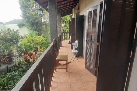 Casa de condomínio à venda com 300m², 3 quartos e 3 vagasVaranda 2