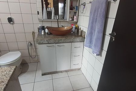 Casa de condomínio à venda com 300m², 3 quartos e 3 vagasBanheiro da Suíte