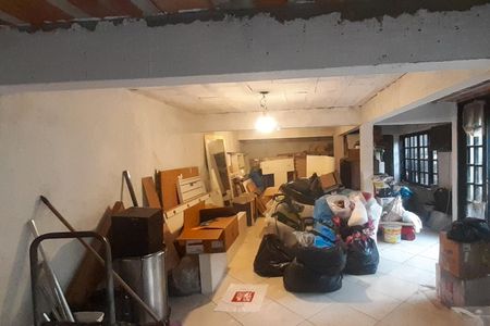 Casa de condomínio à venda com 300m², 3 quartos e 3 vagasPorão