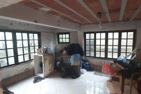 Casa de condomínio à venda com 300m², 3 quartos e 3 vagasPorão