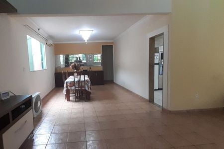 Casa de condomínio à venda com 300m², 3 quartos e 3 vagasSala
