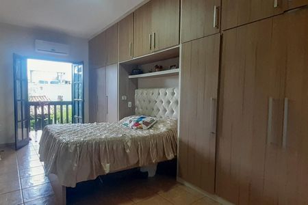 Casa de condomínio à venda com 300m², 3 quartos e 3 vagasSuíte