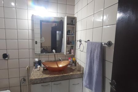 Casa de condomínio à venda com 300m², 3 quartos e 3 vagasBanheiro da Suíte
