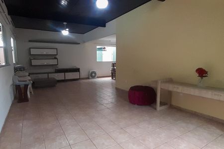 Casa de condomínio à venda com 300m², 3 quartos e 3 vagasSala