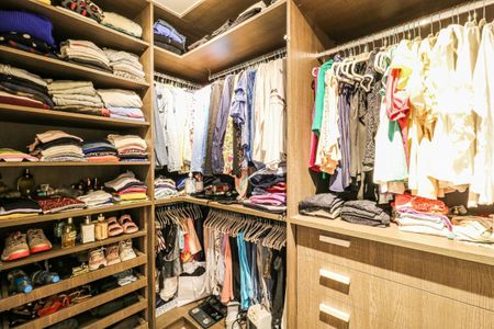 Apartamento à venda com 165m², 2 quartos e 3 vagas Apartamento à venda com 165m², 2 quartos e 3 vagasCloset