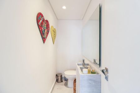 Apartamento à venda com 165m², 2 quartos e 3 vagas Apartamento à venda com 165m², 2 quartos e 3 vagasLavabo (8)