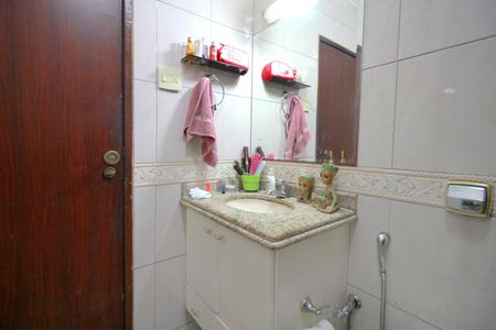 Casa à venda com 160m², 4 quartos e 1 vagaBanheiro