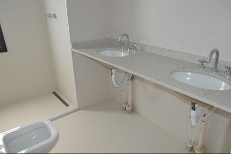 Apartamento à venda com 145m², 3 quartos e 2 vagasBanheiro da Suíte 3